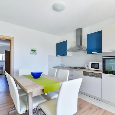 Medved 1 By Interhome Διαμέρισμα Vir